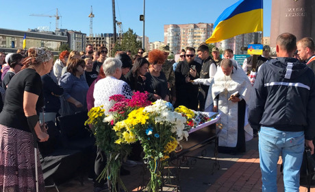 Южненська громада провела в останню путь воїна Кирила Григоренка (ФОТО)