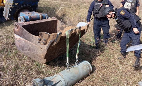 Комбайнери Запоріжжя знайшли у полі авіабомбу вагою 250 кг