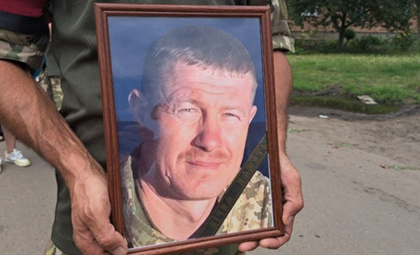 Дружина загиблого Сергія Тищенка просить Президента присвоїти військовому звання Герой Україи