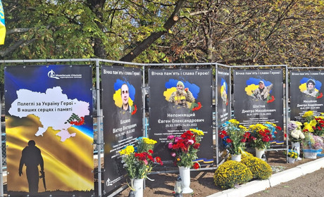 У Маяках відкрили Алею героям війни, там сім чоловіків, які віддали життя за нашу свободу