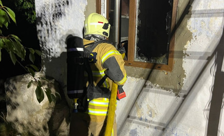 У Сарнах горів житловий будинок: пожежу ліквідували