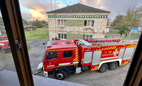 У селі на Сарненщині горів багатоквартирний будинок