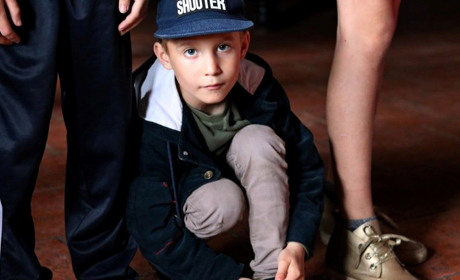 Чим розважити дітей вдома: добірка рухливих ігор зі стрічками та пластиковими стаканчиками