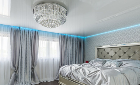 Які натяжні стелі будуть доречними в інтер’єрах англійського стилю?