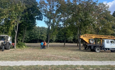 У Лозовій замінили аварійну ділянку водовідведення за Палацом культури. Який обсяг робіт зробили