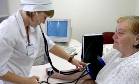 Понад 80 переселенців з Луганщини звернулися до лікарів первинної ланки. Де надають допомогу