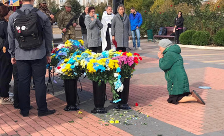 Южненська громада попрощалась з героєм Артемом Садовським (ФОТО)