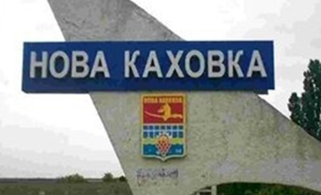 Ціни на бензин коливаються, а на продукти ростуть: у Нову Каховку товари завозять обережно