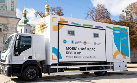 На Чернігівщині запрацював мобільний клас безпеки для дітей: ініціатива Нацполіції та ДСНС