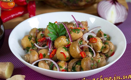 Готуємо сьогодні: шампіньйони в пікантному маринаді