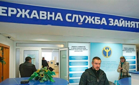 Переселенців з Луганщини консультують з питань працевлаштування у 17 хабах. В яких містах