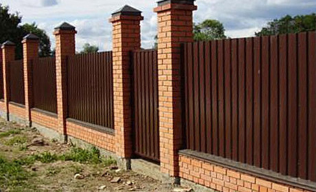 Встановлення паркану з профнастилу: міцність та стиль