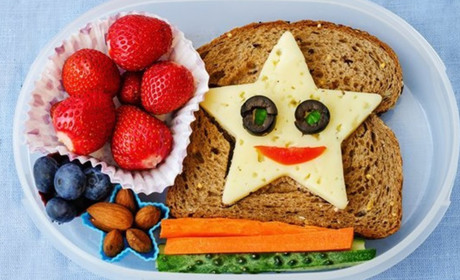 Як правильно скласти ланчбокс для учнів: поради батькам