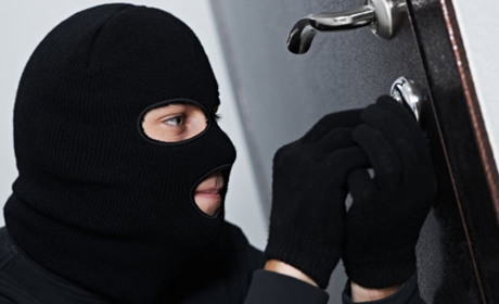 Крадіжка в Южному: невідомий проник через таємний хід і виніс коштовності