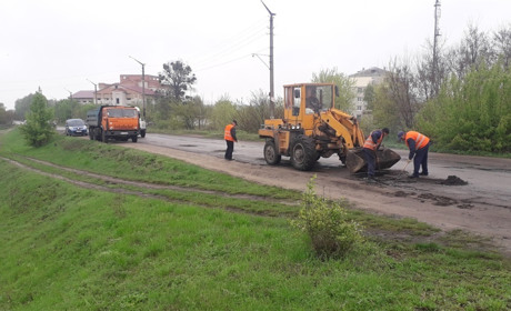 Міська рада Переяслава самотужки ремонтуватиме дороги і для цього придбає комунальникам спецтехніку
