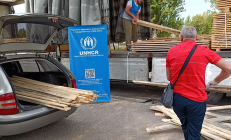 Благодійники підтримали нікопольців та надали 100 наборів будматеріалів для ремонту домівок