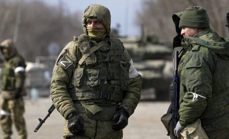 Нові обшуки у Мелітополі: окупанти вилучають з квартир супутникові антени