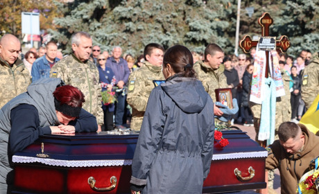 В Южноукраїнську попрощалися зі снайпером Русланом Хазієвим