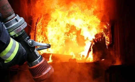 Пожежа в Чернігові: рятувальники врятували двох людей