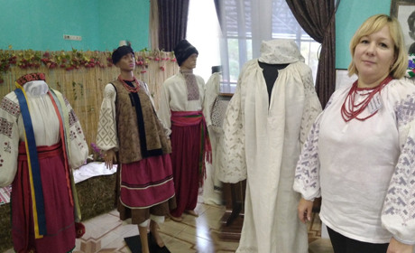 «Наша спільнота жіноча, треба хоча б одного чоловіка»: вишивальниці показали "Переяславські сорочки"