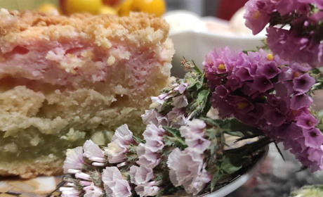 Готуємо сьогодні: смачний пляцок з яблучною кислинкою та ніжним сирним смаком