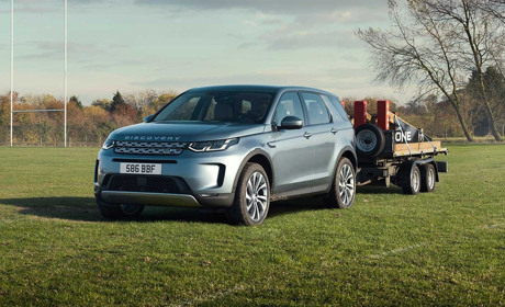 Сімейна зручність: вибір Land Rover Discovery Sport як авто для родини