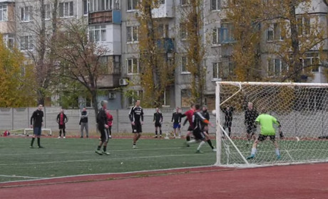 Дві покровські команди розіграли “золото” у відкритому чемпіонаті міста з футболу