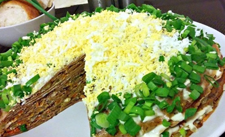 Печінковий торт: Ніжні млинці з курячої печінки та майонезною начинкою