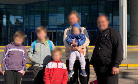 Ще одну багатодітну родину з окупованої Херсонщини повернули в Україну