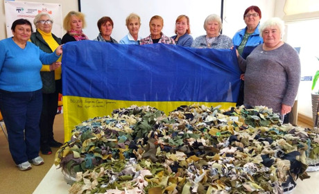 Допомагають руками: як працює бібліоклуб “Позитив” та звідки бере інформацію про потреби на фронті