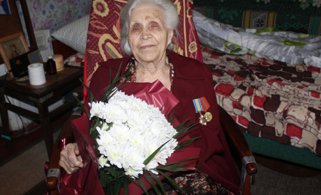 «Не було жодної людини, якій би я відмовила в хлібі». 101-річна бабця Надя пережила голод і війну