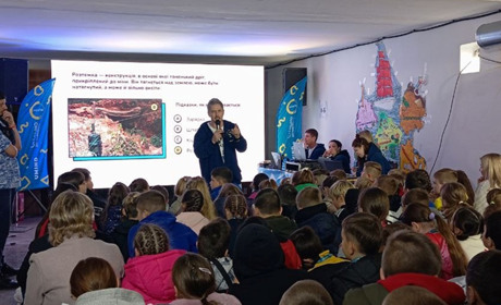 В укритті з іграми та квестами: Олександр Педан та Василь Байдак провели "НеЛекції" у Гадячі