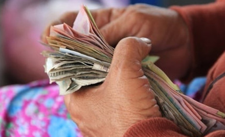 Викрала гроші у пенсіонерки: у Жовтих Водах повідомили про підозру 19-ти річній дівчині