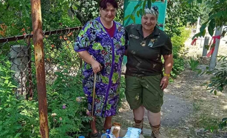 Як жінка з інвалідністю з Берислава допомагає солдатам і волонтерам