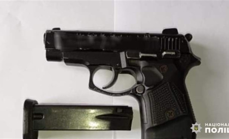 Вчинив стрілянину та поранив містянина: у П'ятихатках поліцейські затримали чоловіка