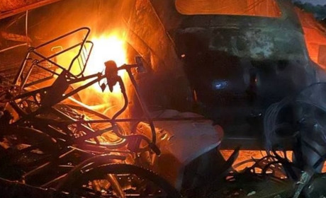 У Гуляйполі внаслідок обстрілів горів автомобіль та гараж