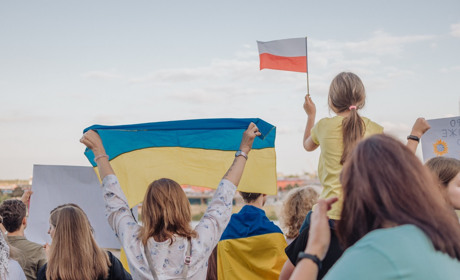 Можливість спокійно спати і вирощувати гортензії: як українці живуть у Польщі і за що вдячні країні