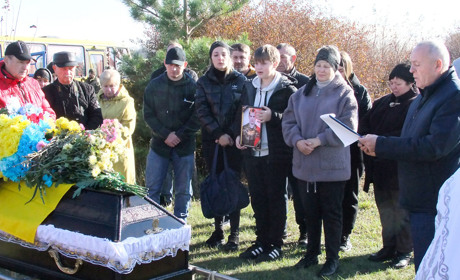 У Кагарлику попрощалися з морським піхотинцем Денисом Опанасюком. Він загинув на Донеччині