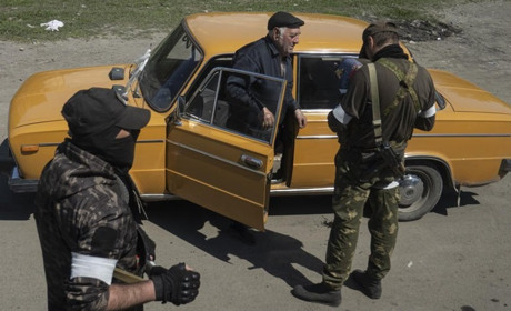 Шукав "укродиверсантів" на Луганщині. Засуджено окупаційного поліціянта, який обшукував місцевих