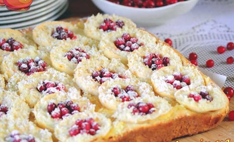 Готуємо сьогодні: яблучний пиріг з журавлиною