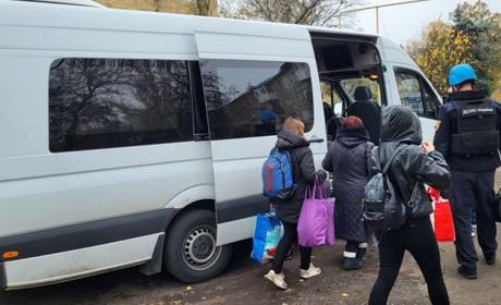 Примусова евакуація родин з дітьми з Торецької громади триває. 8 листопада черговий рейс