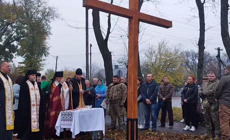 У Лозовій освятили хрест майбутнього греко-католицького храму. Де зведуть нову церкву