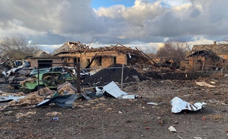 Черговий обстріл Торецька: зруйновані кілька будинків. Обстрілами на Донеччині вбили чоловіка