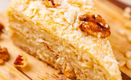 Рецепти найвдаліших десертів з горіхами: медівник, пахлава та пляцок