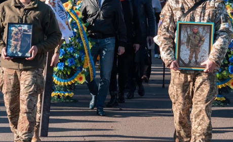 У Нікополі провели в останню путь захисників України — Василя Дрозда та Євгенія Ніконова