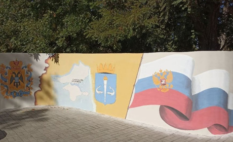 На окуповану Херсонщину запросили художників з росії, щоб малювати пропагандистські мурали