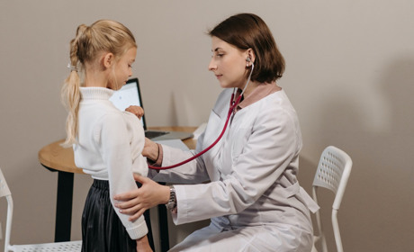 Молдова безкоштовно лікуватиме дітей-переселенців: яку медичну допомогу надаватимуть?