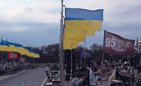 Барська міська рада заасфальтувала дорогу кладовища та Алеї Слави