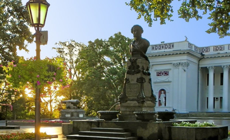 Уряд дозволив перенесення пам’ятників Пушкіну та Воронцову в Одесі. Вони мають охоронний статус