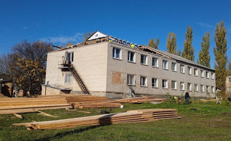 На Кіровоградщині ремонтують будівлю, в якій мешкають переселенці: коли завершать роботи?